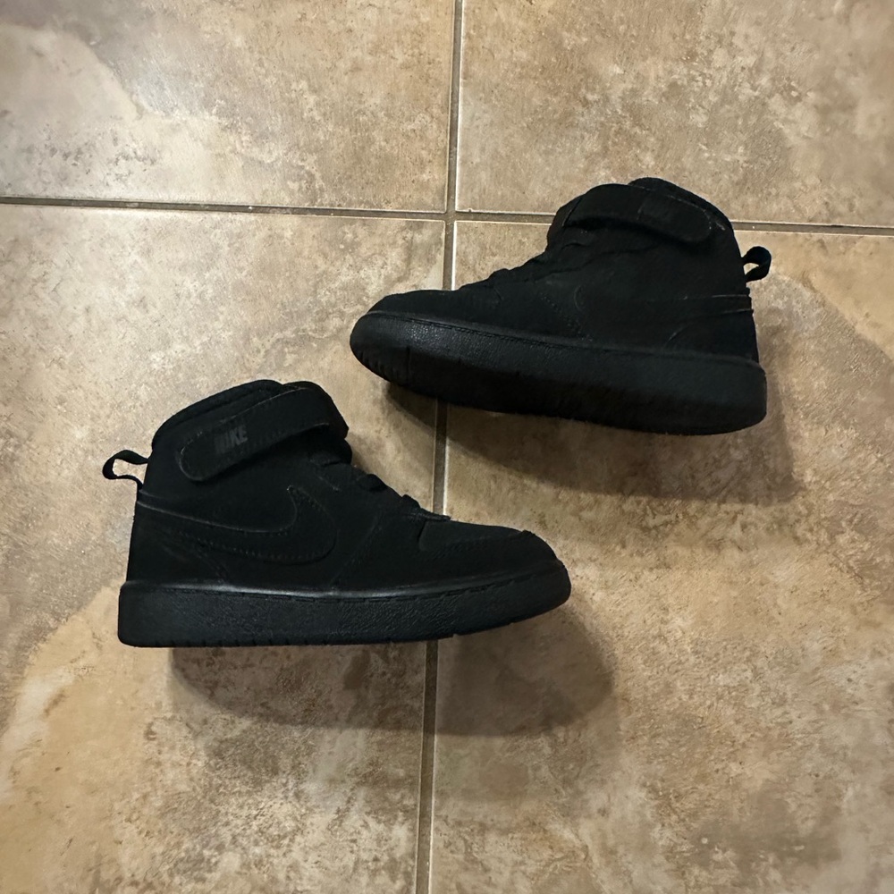Nike court borough mid 2